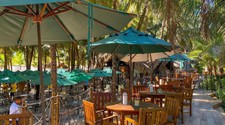 Almoo no Croco Beach Club